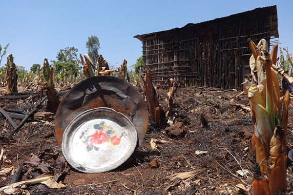 21-etiopia-casa-e-plantacao-destruida