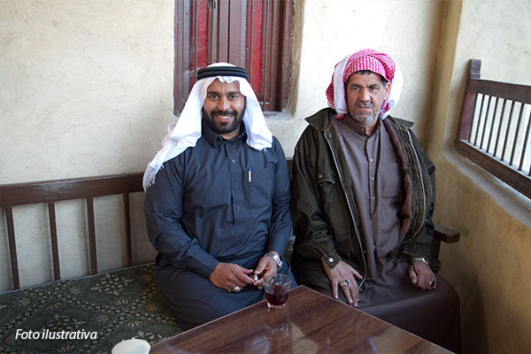 29-arabia-saudita-homens-sentados