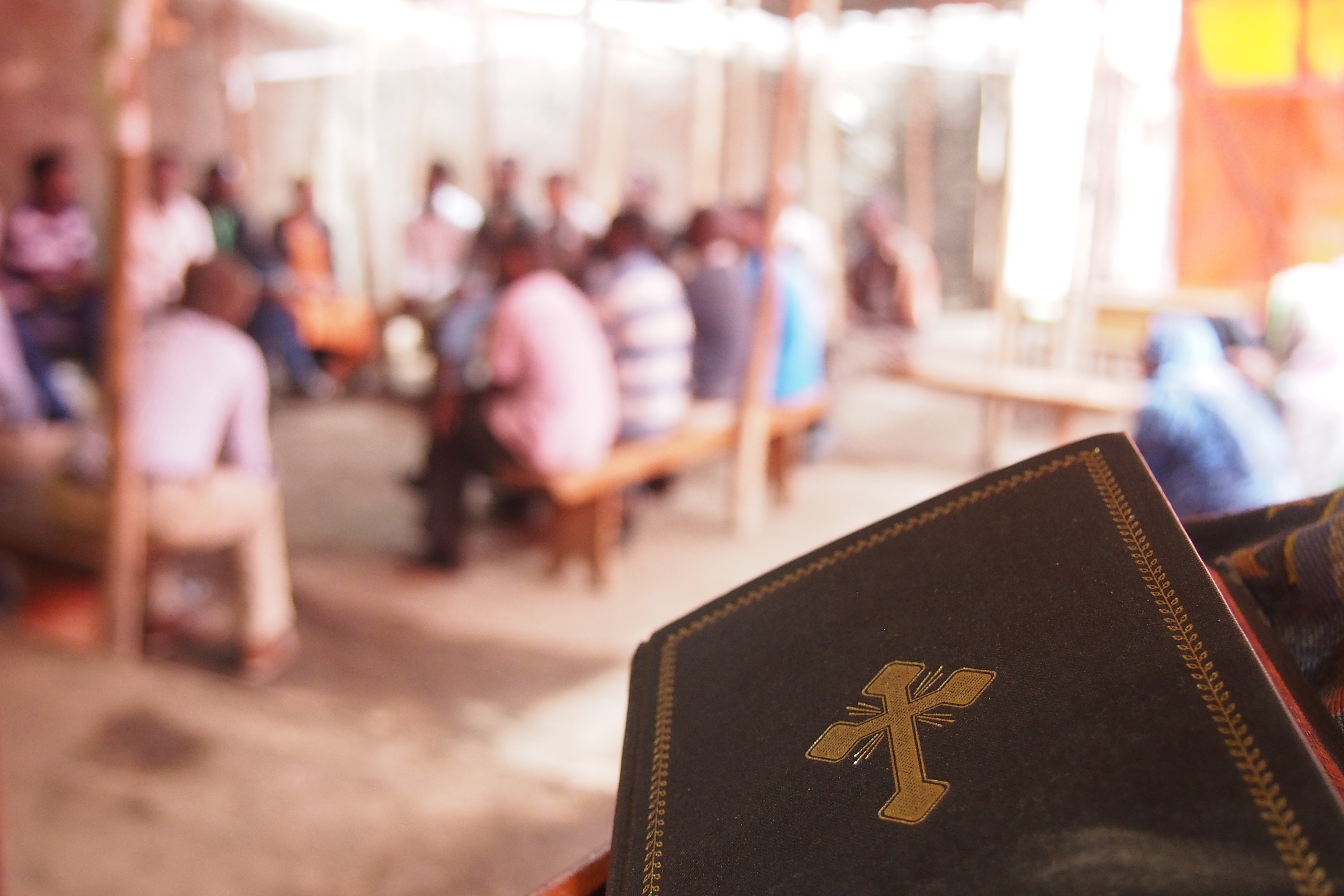 19-biblia-igreja-na-africa