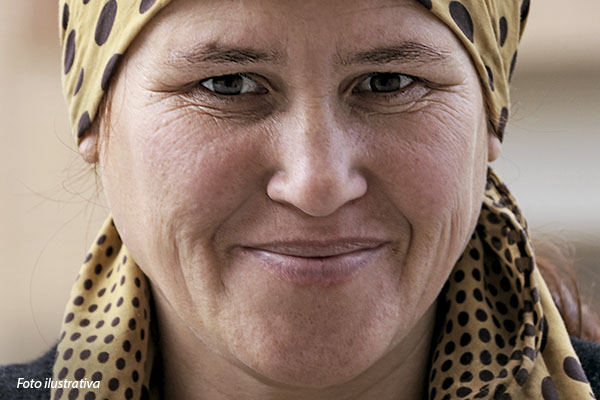 01-uzbequistao-mulher-sorrindo-
