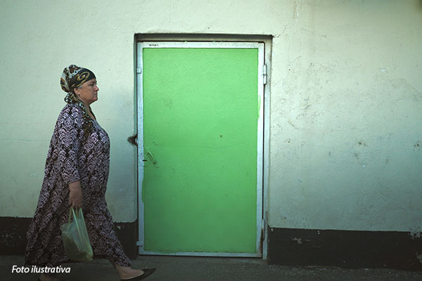 30-tajiquistao-mulher-andando