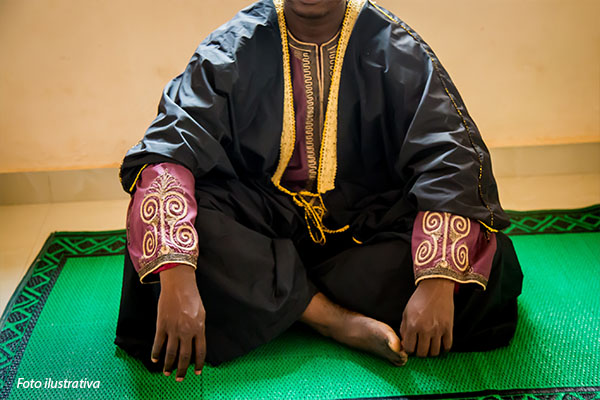 13-nigeria-homem-sentado