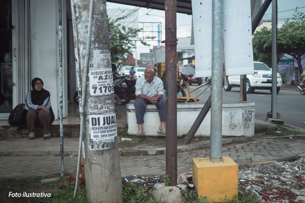 14-indonesia-homem-nas-ruas