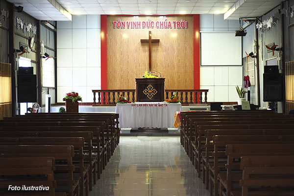 interior-de-igreja-no-vietnam