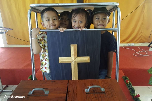 criancas-em-igreja-na-indonesia
