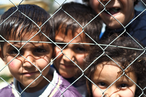criancas-refugiadas-atras-da-grade