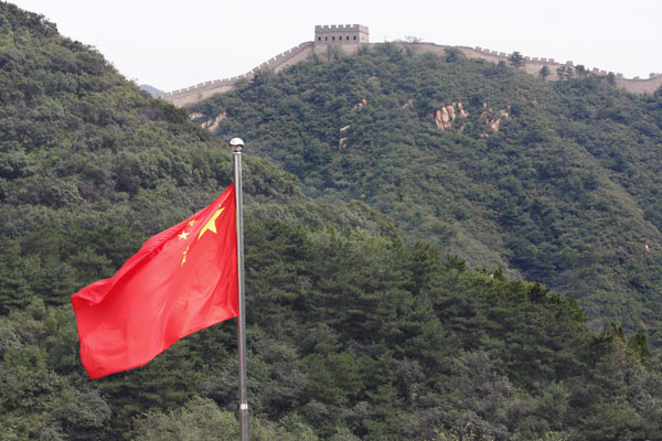 bandeira-da-china-na-grande-muralha